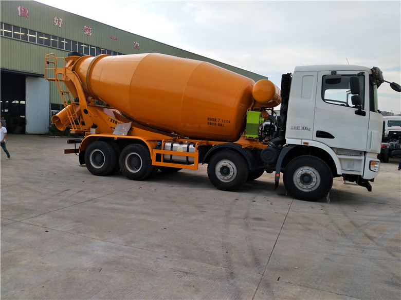 聯合10-12方混凝土輕量化攪拌車